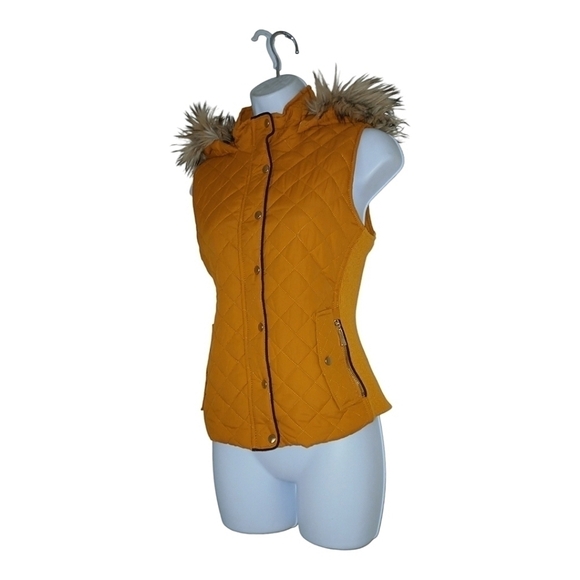 Active USA Burnt Yellow Faux Fur Hooded Quilted Vest Small - Picture 4 of 5